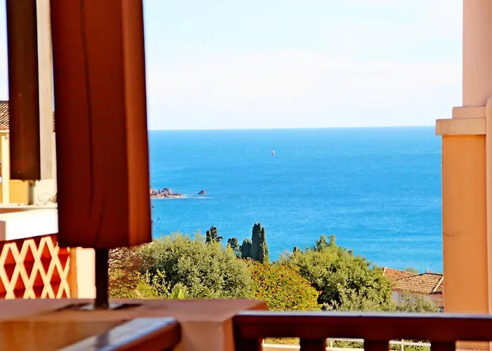 Cap Soleil J2 Appt 204 *